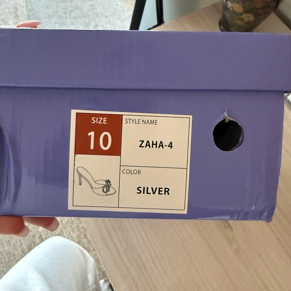 NWT Liliana Los Angeles: Zaha-4 in Silver - Picture 8 of 10